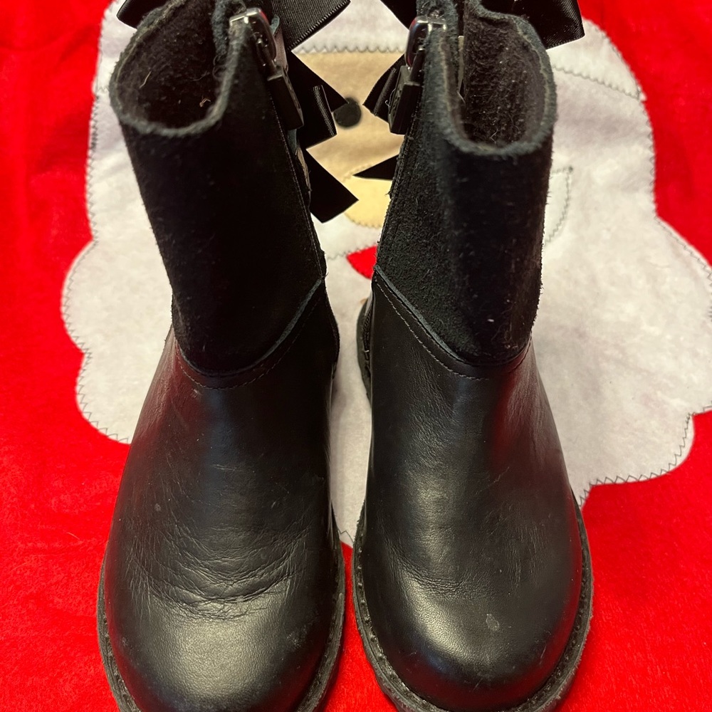 EUC Black Leather dress boot - UGG